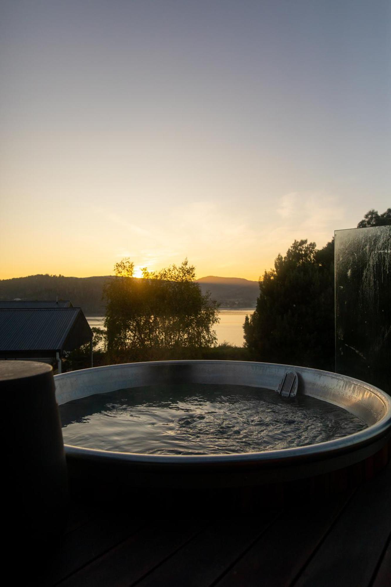 Woodland Bay Retreat-Hot Tub,Sauna And Bayview Hamptons Retreat Lymington 외부 사진